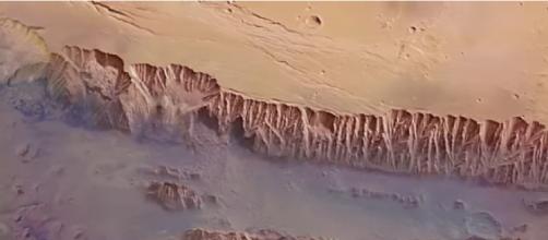 Hidden water in Mars’ Grand Canyon discovered by ExoMars Gas Orbiter. [Image source/iGadgetPro YouTube video]