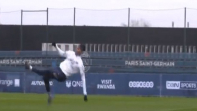 Kylian Mbapp&eacute; &agrave; l'entra&icirc;nement avec le PSG - Source : capture d'&eacute;cran, Twitter