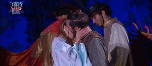 GFVip, Soleil sul bacio con Alex nella Turandot: 'Mi ha preso e ha messo la lingua' (Clip).