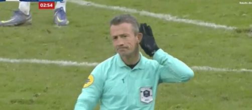 L'arbitre de la rencontre entre le Stade Poitevin et Lens ce dimanche en Coupe de France - Source : France 3