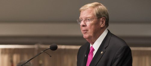 Johnny Isakson (Image source: Peace Corps/Flickr)