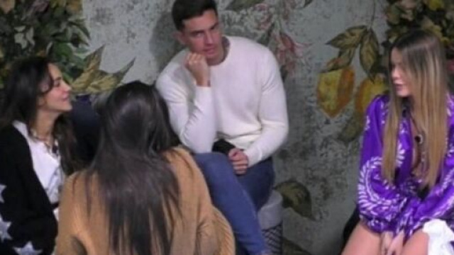 GF vip, Alessandro in versione 'nuovo tronista' di U&D