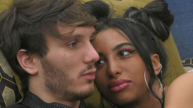 GF Vip, Adriana Volpe dubita di Manuel: 'Non escludo che con Lulù sia strategia'.