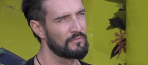 GFVip, una ex ‘smaschera’ Alex Belli: ‘Salvava i numero delle ragazze con i nomi da uomo’.