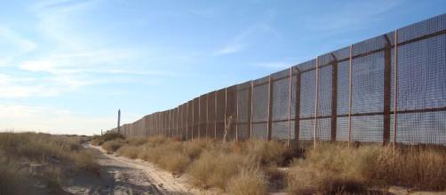 Record surge in migrants attempting to cross U.S.-Mexico border (Image source: Dawn Paley/Flickr)