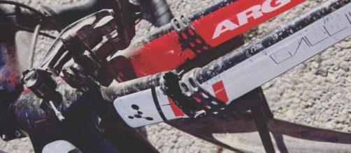 Ciclismo, incidente in allenamento per Alexis Guerin: bici spezzata, non è grave.