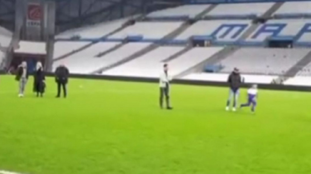 Les fils de Dimitri Payet 'régalent' leur père sur du Jul (capture YouTube)