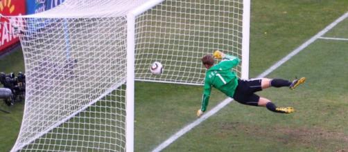 Coupe du monde 2010 - Allemagne VS Angleterre, le tir de Frank Lampard a bien franchi la ligne Source : Page Twitter FR24 NEWS