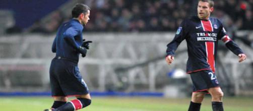 Mateja Kezman jette son maillot par terre lors de la rencontre PSG - Bordeaux en Coupe de la Ligue Source : Page Twitter stb2506