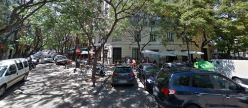 El crimen machista ocurrió en una zona muy concurrida de Valencia, en la calle Conde de Altea, donde vivía el abogado acusado (Google Maps)