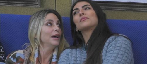 Grande Fratello Vip, Giulia rimprovera Stefania: ‘Mi parli alle spalle’.