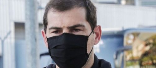 Iker Casillas no se separa de Sara en el hospital