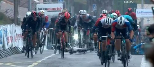 Matteo Jorgenson a terra nella seconda tappa del Tour de la Provence