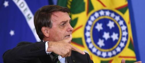 Bolsonaro acredita que a população está 'vibrando' com decisão sobre armas. (Arquivo Blasting News)