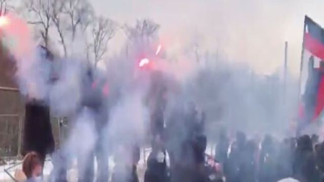 Les fans du PSG en feu pour soutenir leurs joueurs avant la rencontre face au Barça (capture).