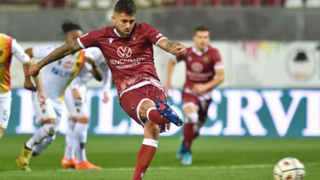 Cosenza-Reggina, Menez fa gol ma causa anche un rigore