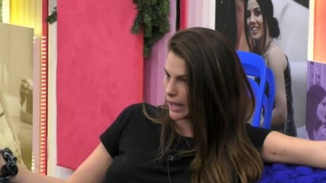 Grande Fratello Vip: Dayane rimprovera Rosalinda per la nomination a Salemi.