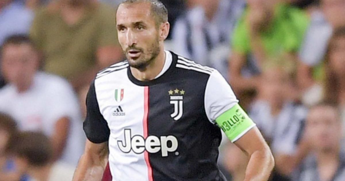 Napoli-Juve, Chiellini A Rrahmani Dopo Il Fallo Da Rigore: 'Alzati, Non ...