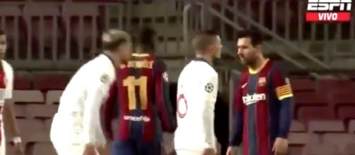 Leo Messi et Leo Paredes en plein conflit lors de Barça v PSG. ©capture ESPN