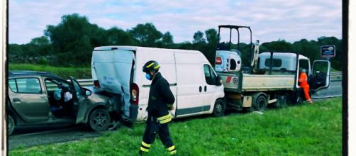 Nel tragico tamponamento è morto un pensionato di 77 anni.