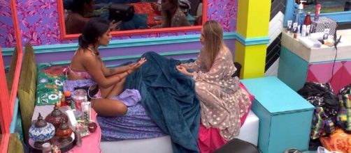 Pocah e Carla conversam no 'BBB21'. (Reprodução/TV Globo)