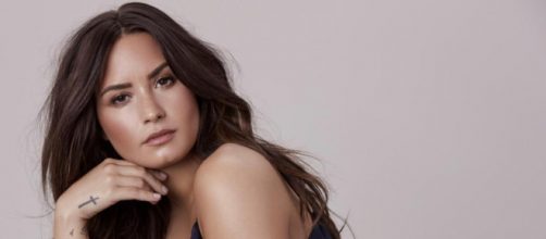 Demi Lovato nel 2018 causa overdose, ha avuto 3 ictus e un infarto. Ha rischiato di morire ed oggi racconta la sua rinascita.