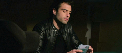 Un posto al sole, Nunzio Cammarota (Vladimir Randazzo) in una partita di poker.