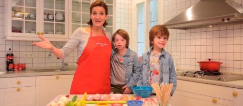 La chef comentó a su hijo de 13 años que los niños debían bailar con las niñas.