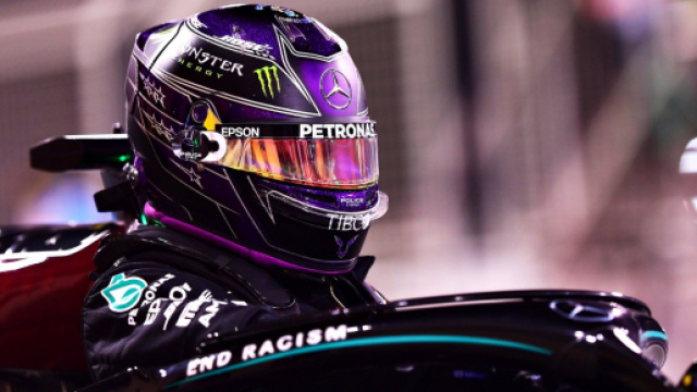 Lewis Hamilton, sette volte campione del mondo di Formula 1 sulla sua Mercedes.