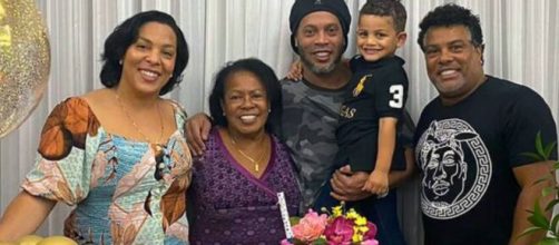 Mãe de Ronaldinho Gaúcho morreu por complicações da Covid-19. (Reprodução/Instagram/@ronaldinho)