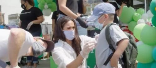 Meghan and Harry volunteer with Los Angeles Charity Baby2Baby. [Image source/Hugo Talks YouTube video]