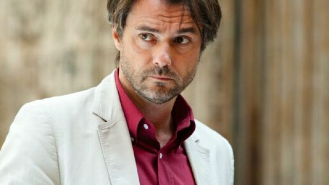 Un posto al sole, spoiler al 26 febbraio: Michele vorrà far uscire Emil di prigione.