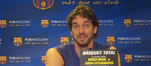 Pau Gasol regresa al club que lo vio nacer, el FC Barcelona, confirmando el rumor que corría por las redacciones deportivas.