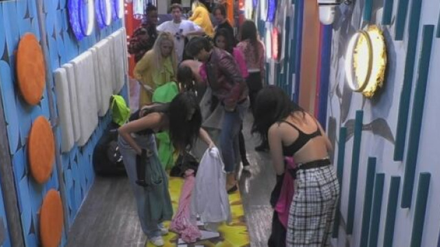 GF Vip, scene tagliate dal live e i fan parlano di 'censura di frasi o discorsi' (Video).