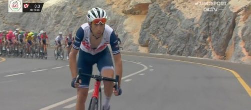 L'attacco di Vincenzo Nibali sulla salita di Jebel Jais