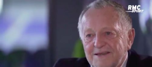 Jean-Michel Aulas ému après l'hommage de Bernard Tapie. (capture via RMC sport)