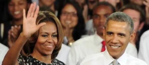 Barack & Michelle Obama sign Netflix deal to produce movie & TV content. [©Clevver News YouTube video]