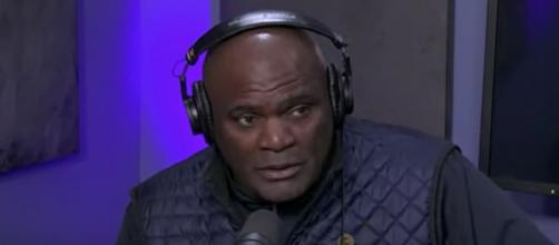 Hall of Famer Lawrence Taylor: 'Tom Brady is the GOAT, better than Joe Montana' [© The Artie Lange Channel/YouTube]