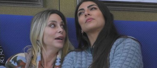 GF Vip, Stefania Orlando sprona Giulia: 'Devi fare uscire la tua parte di donna matura'.