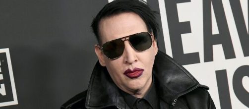 Il vuoto attorno a Marilyn Manson accusato di violenze e stanza ... - fanpage.it