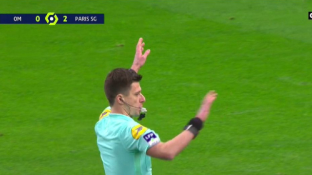 L'arbitre de la recontre Benoit Bastien s'est fait d&eacute;truire sur les r&eacute;seaux sociaux - Photo capture d'&eacute;cran match canal+
