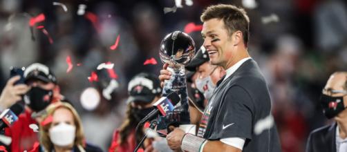 Tom Brady alza al cielo il suo settimo Super Bowl, il primo con Tampa Bay.