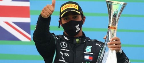 F1, Lewis Hamilton rinnova con la Mercedes.