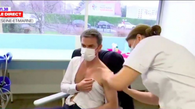 Olivier Véran se fait vacciner contre la Covid-19 - ©capture d'écran vidéo BFM