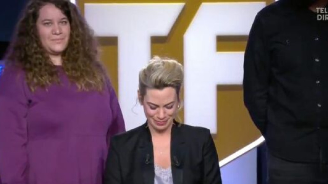 Téléfoot : Les larmes aux yeux, Anne Laure Bonnet fait ses adieux. ©Capture d'écran Téléfoot