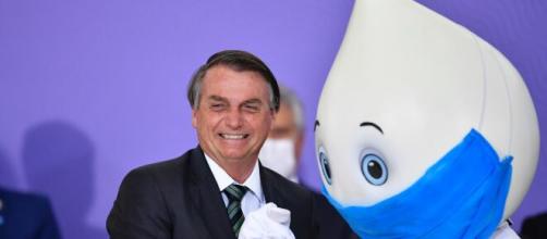 Bolsonaro deseja que sua mãe seja vacinada. (Arquivo Blasting News)