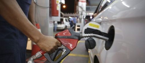Disparada no preço da gasolina, diesel e gás preocupam consumidores. (Arquivo Blasting News)