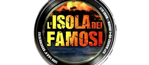 Isola dei Famosi, Akash Kumar minaccia il ritiro: 'Tutta la clip che faccio il modello'.