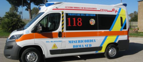 Un'ambulanza dei volontari del soccorso di Roma