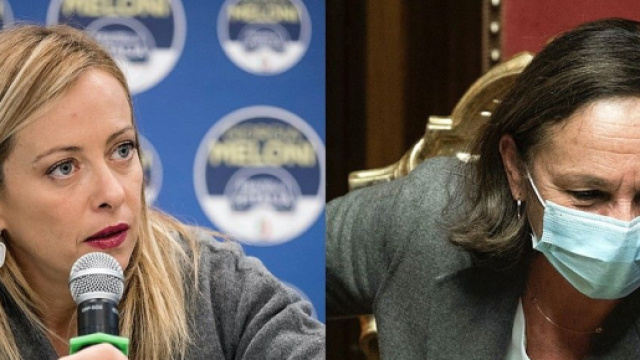 La nave Ong Mare Jonio avrebbe preso a bordo migranti in cambio di soldi.